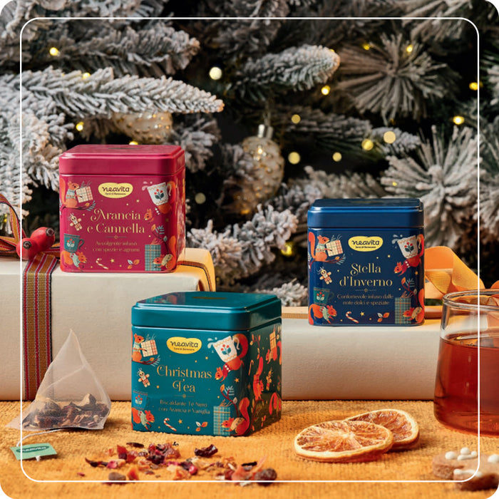 Golden Christmas ball with Casa Dolce Casa herbal tea