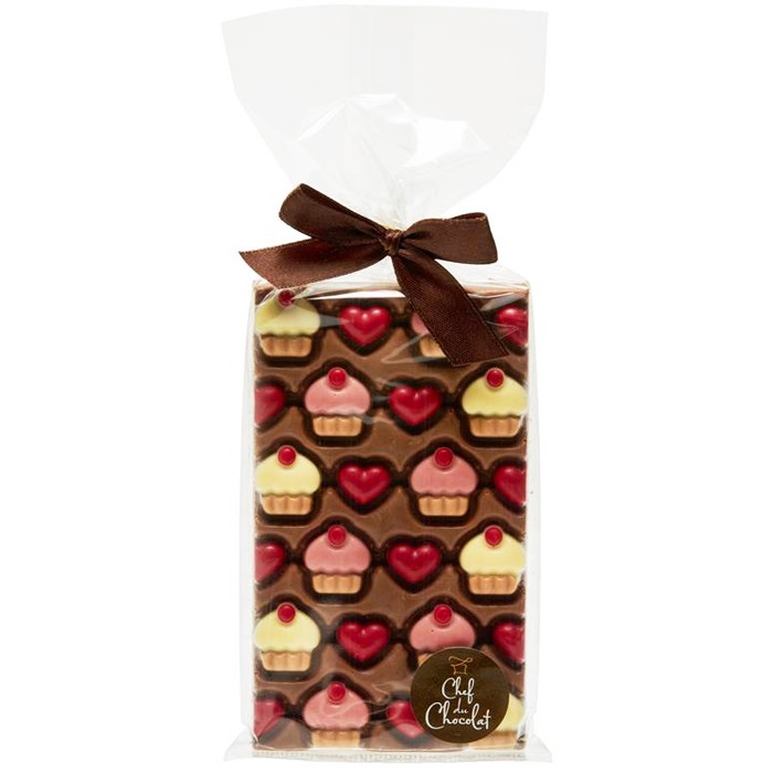 Milk bar decorated 'Hearts and Cupcakes' 150g